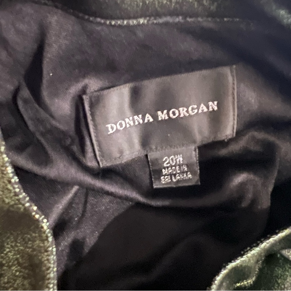 Donna Morgan Metallic Pleated Midi Dress - Green/Black (Size 20W) - Picture 3 of 11